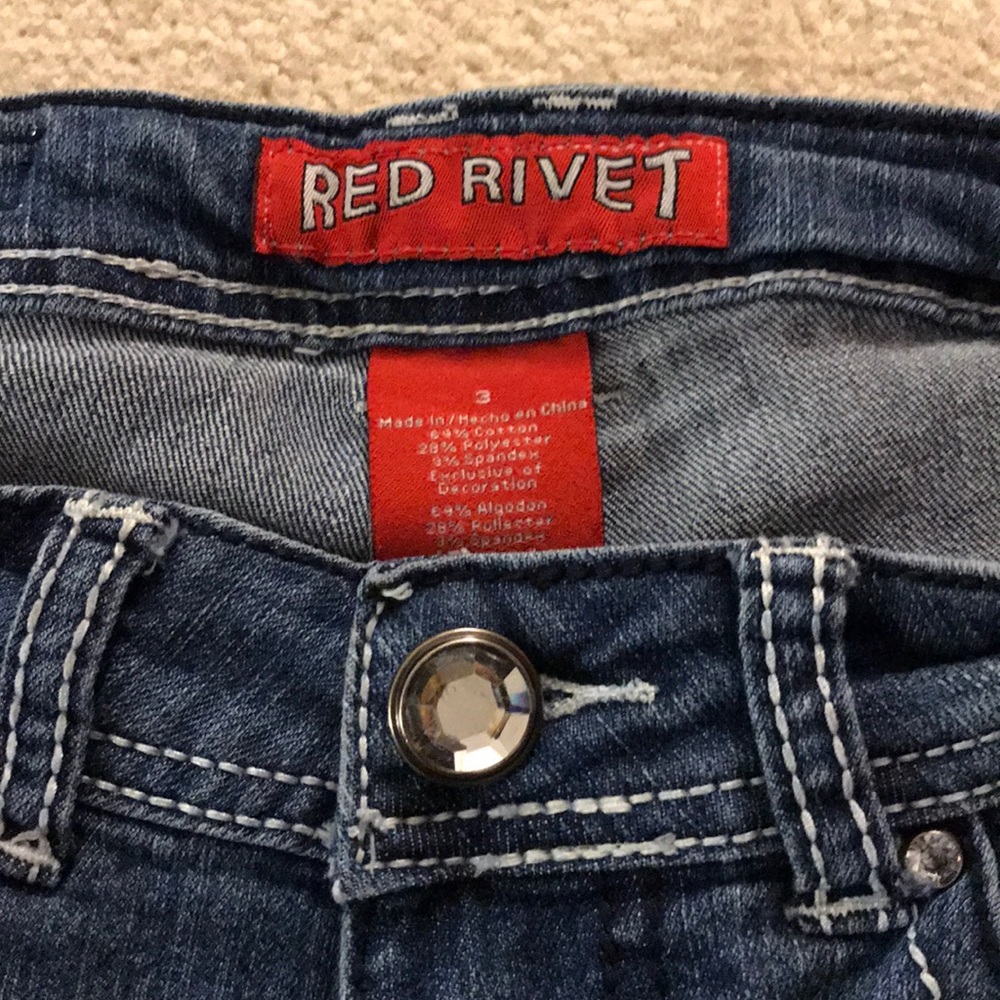 🔥 Red Rivet Jeans - Picture 4 of 7